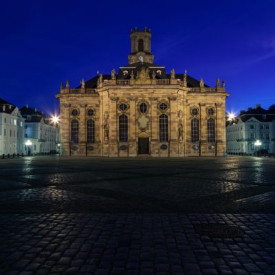 Bild vom Dom von Saarbrücken bei Nacht