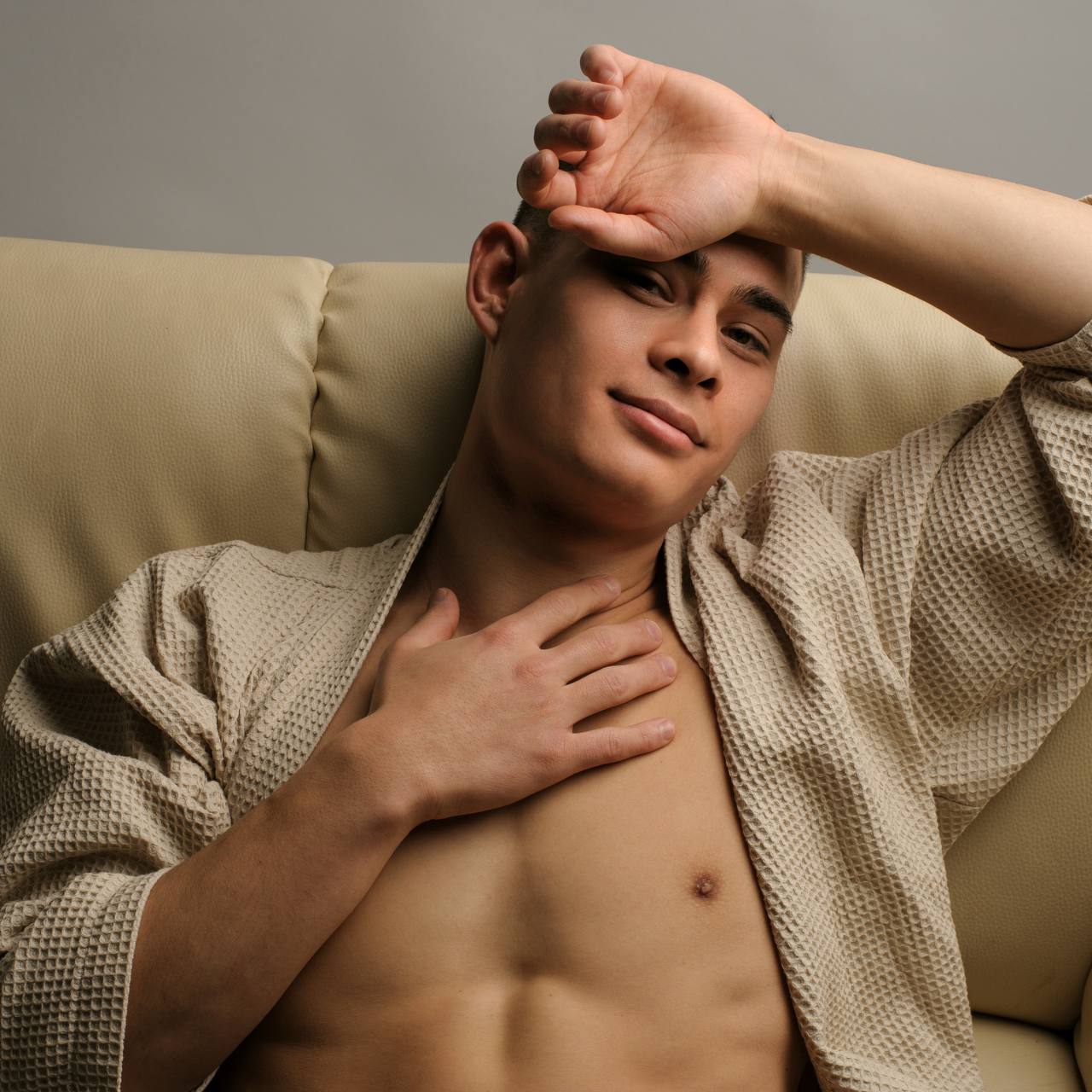 Gigolo Aron aus Zürich von Callboyz.net Gigolo Aron aus Zürich von Callboyz.net